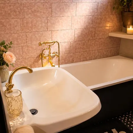 Baci Retreat, Roseart Apartman